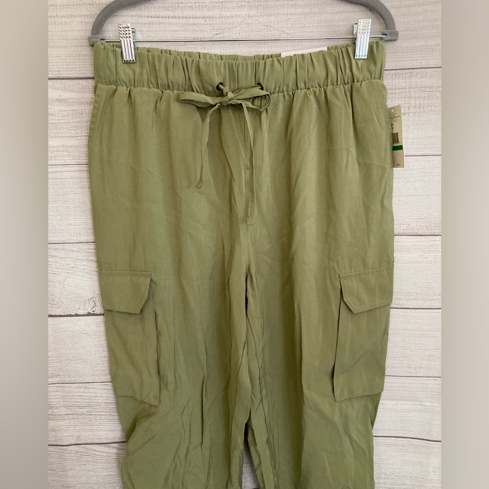 Jessica Simpson | NWT Women’s Olive Haze Luxe Cargo Pants - Picture 2 of 8